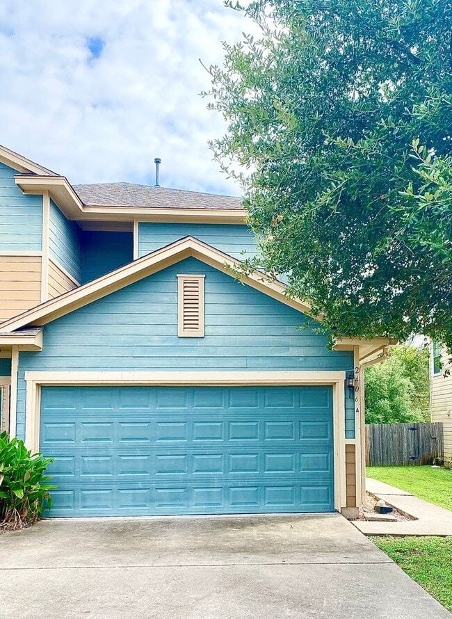 Building Photo - 2406 Allred Dr