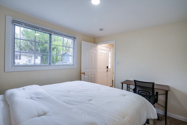 14220 Fallbrook Ln Unidad LL 2