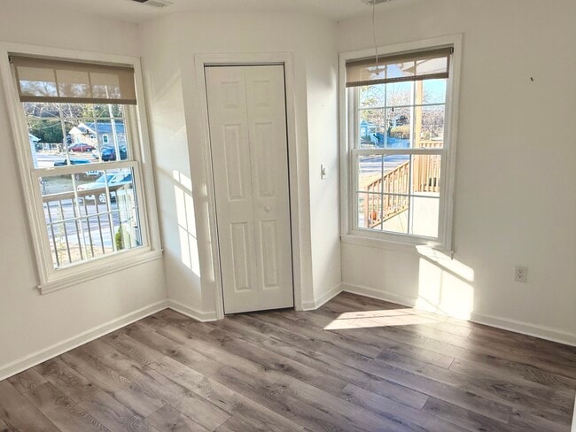 Photo - 716B 29th Ave N