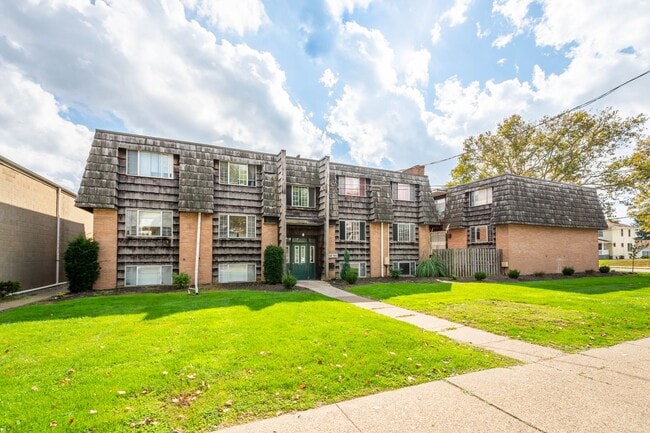 Photo - Available this July! 2 Bedroom Apartment in Jefferson Trace. Call us to schedule a tour! Unit Jefferson Trace 3-16