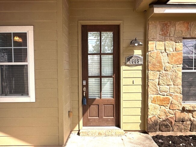 Photo - Two Story 3 Bedrooms 2.5 Bathrooms Home for Rent in Prime East of Austin Location, nearby Muller ...