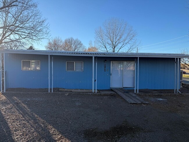 Building Photo - Corner Home with Willow Lake View