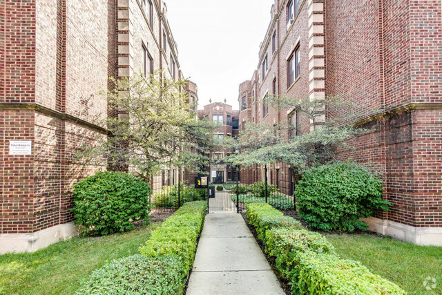 Building Photo - 5331 S Dorchester Ave Unit 2 Rental