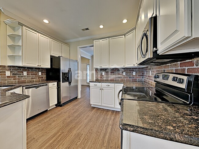 Photo - 830 Tully Rd