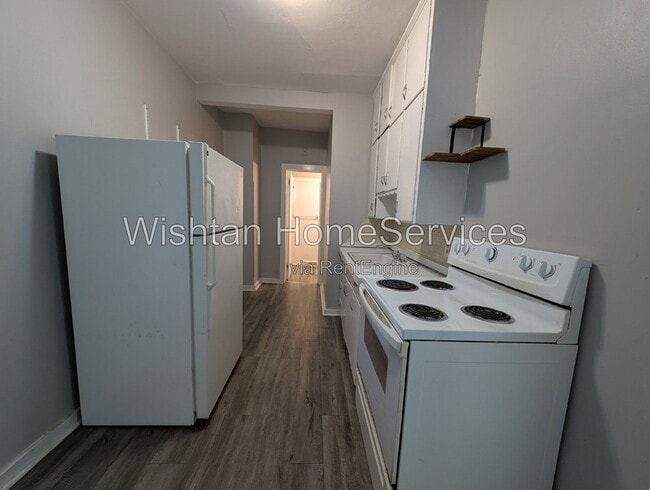 Building Photo - 448 W 3rd Ave Unit 2