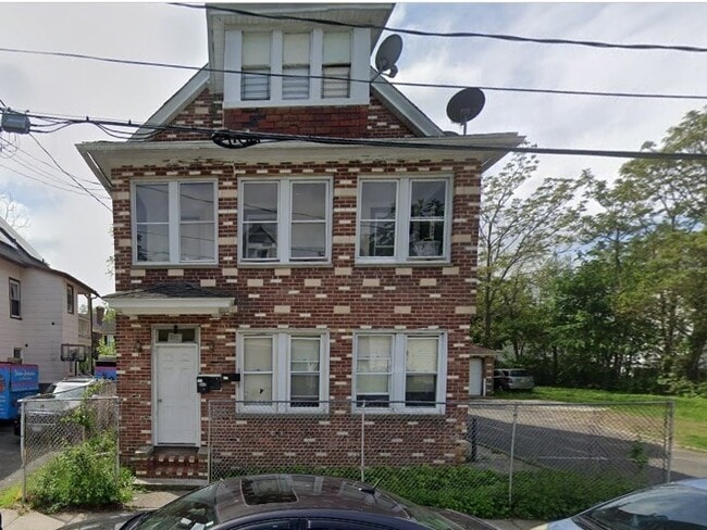 Building Photo - 21 Chapel St Unit 2