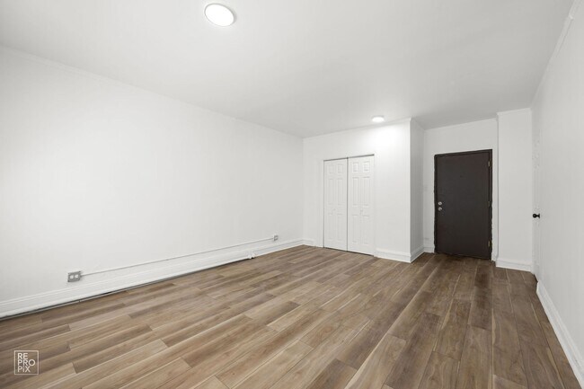 6751 S Jeffery