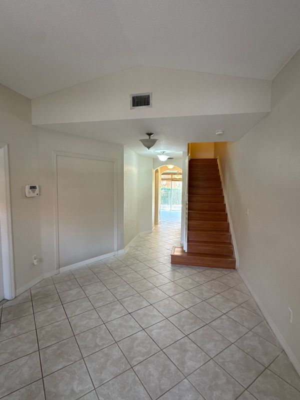 4952 Tradewinds Ter