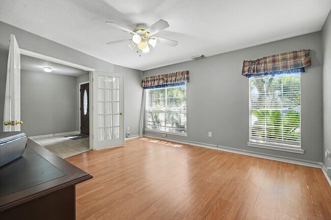 526 Oak Briar Dr