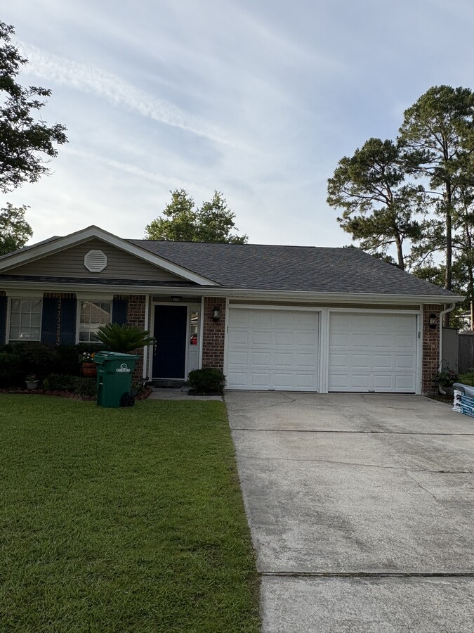 Photo - 119 Larchwood Dr