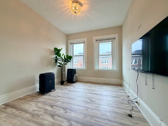 Building Photo - 14 Glenville Ave Unit 3