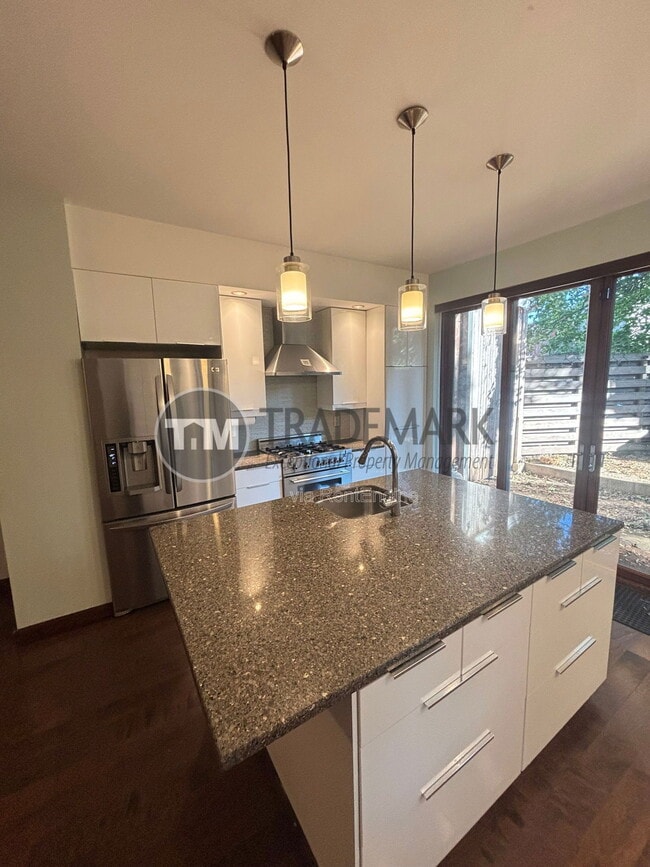 Photo - 662 W Chestnut St