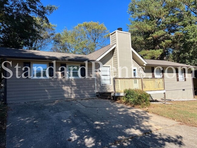 Building Photo - Ranch with Large Yard!