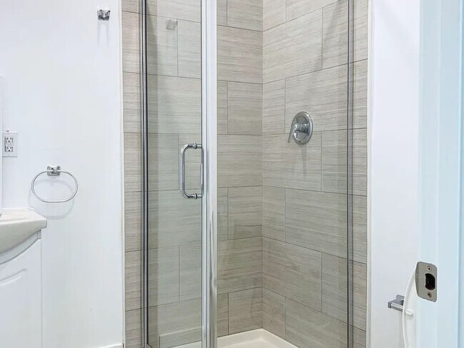 Photo - Soho Partners 1235 Unit 1235 1/2 (WHOLE )