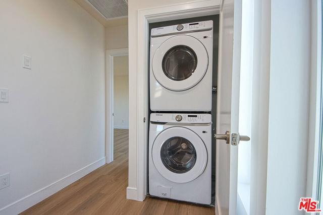 Photo - 10803 Kling St