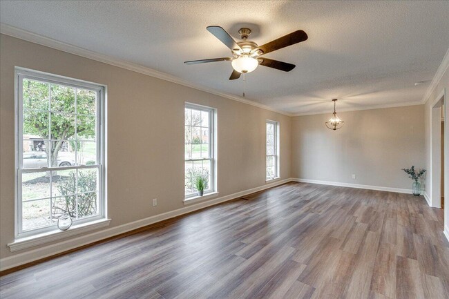 Photo - 8106 Holly Hills Dr House
