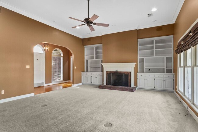 Photo - Beautiful 4 Bedroom 3.5 Bath Brick Home Av...