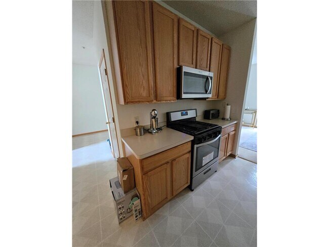 Photo - 3912 Everest Ln N