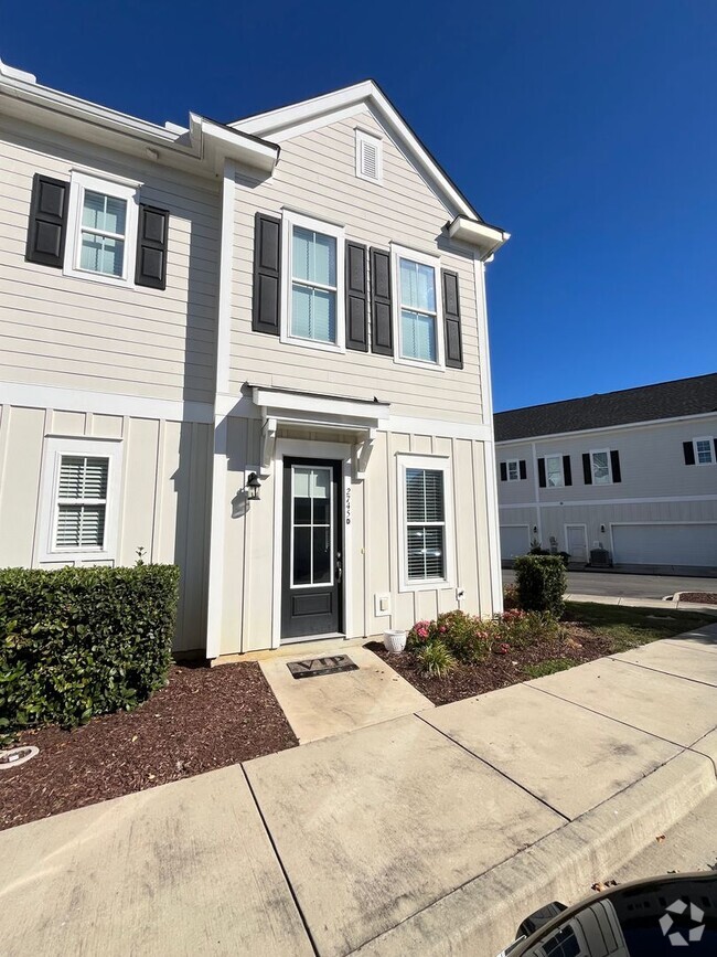 Building Photo - Market Common Townhome