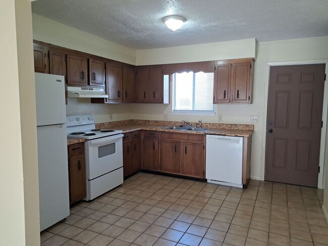 Photo - 3704 E 11th St Unit 3704 E 11th St, #B