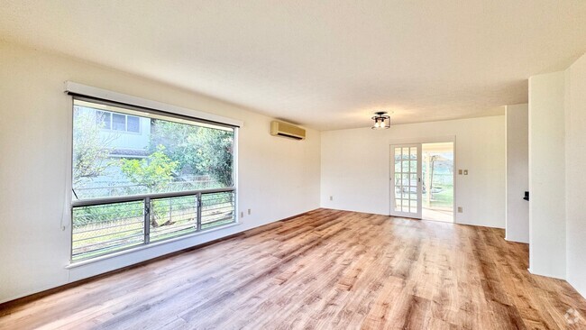 Building Photo - Available Now - Beautifully Renovated 3 Be... Rental