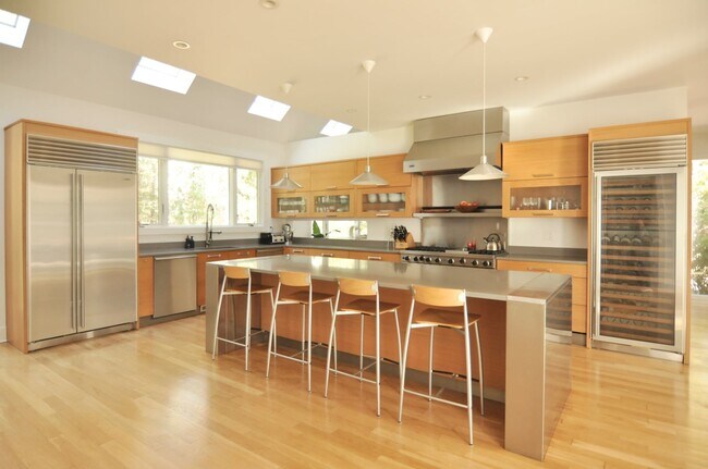 Photo - Seasonal Rental : EH Contemporary with Pool & Private Tennis