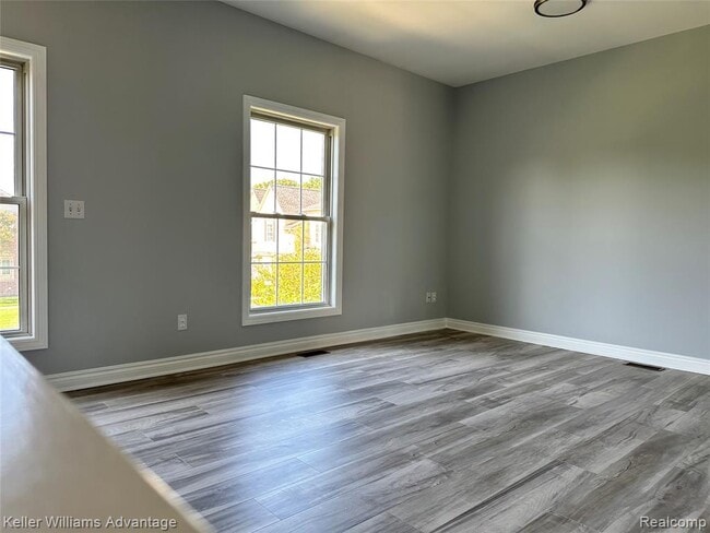 Photo - 1627 E Lakeview Ln