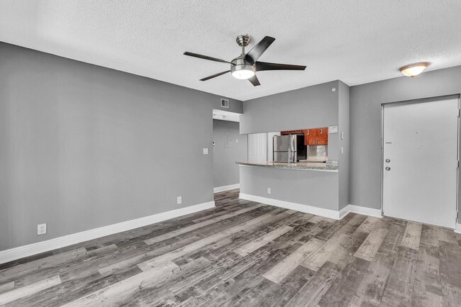 Building Photo - 5740 Rock Island Rd Unit 291