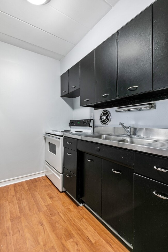 Photo - 6012 N Kenmore Ave