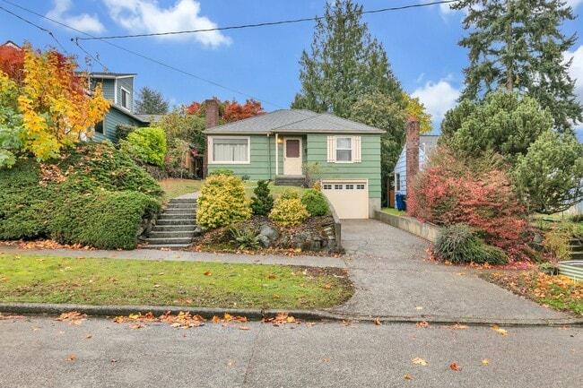 Building Photo - Charming Fauntleroy Craftsman Near Lincoln...
