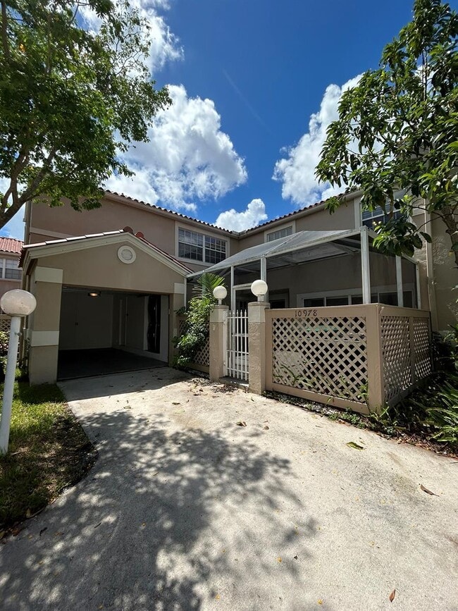 Building Photo - 10978 Mainsail Dr Rental