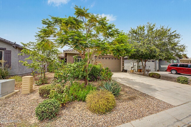 Photo - 327 W Tamarack Dr