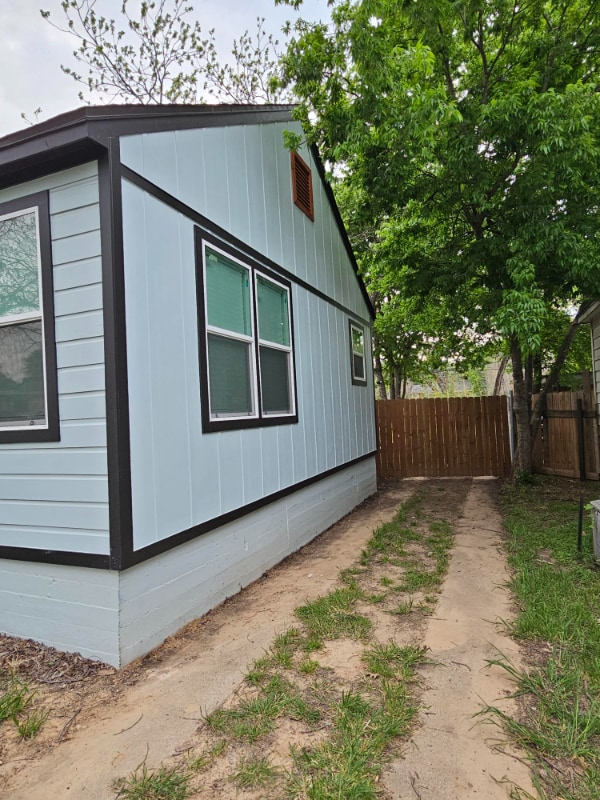 Photo - 2717 Alexander Ave