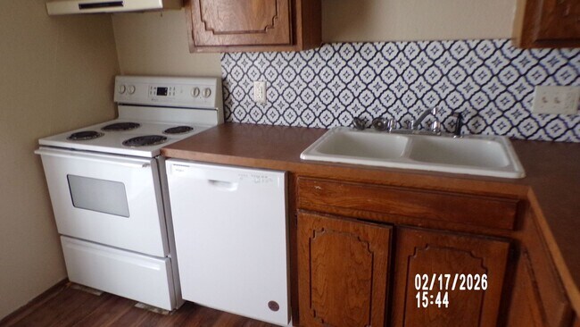 Photo - Lee West Estates, close to Hospital, shopping and restaurants