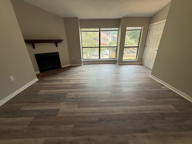 Building Photo - 3609 Juneau Rd Unit B28