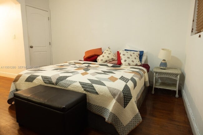 Building Photo - 6260 SW 24th St Unit B