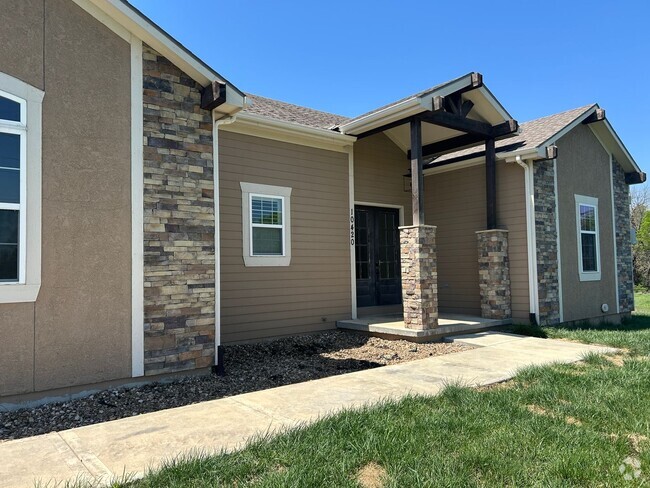 Building Photo - 10420 Evening Star Rd - Wonderful newer ru... Rental