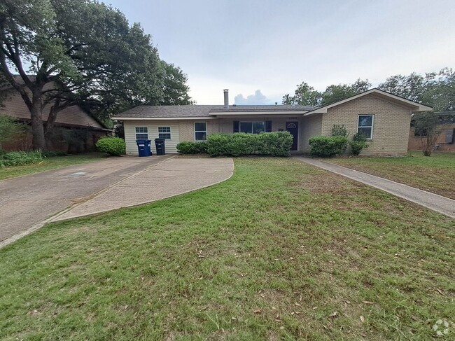Building Photo - 1306 Leacrest Dr Rental