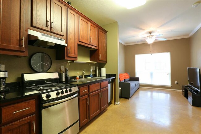 Photo - 910 W 25th St Condo Unit 502