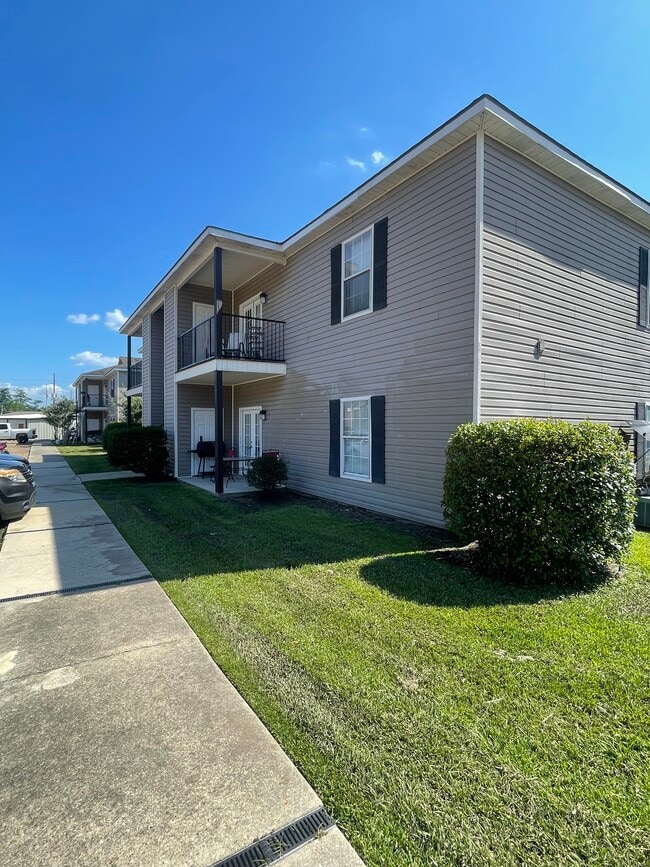 Photo - University Crossing