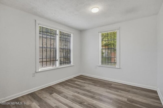 1216 W 24th St