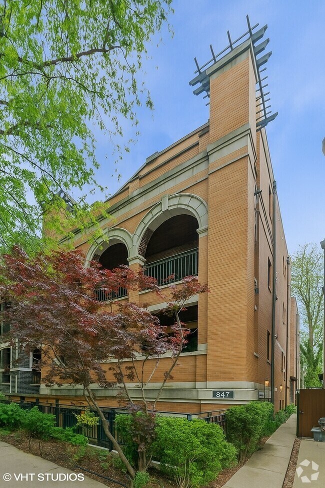 Building Photo - 847 W Bradley Pl Unit 3F Rental