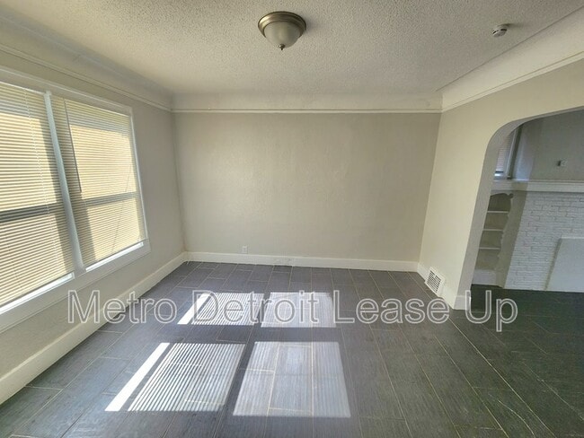 3651 Buckingham