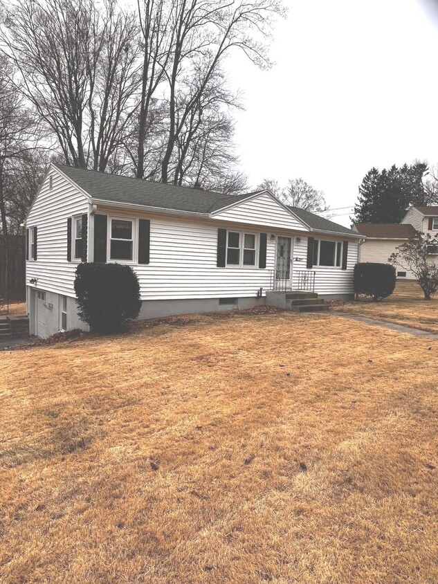 Photo - 1325 Avon Blvd (Cheshire, CT)