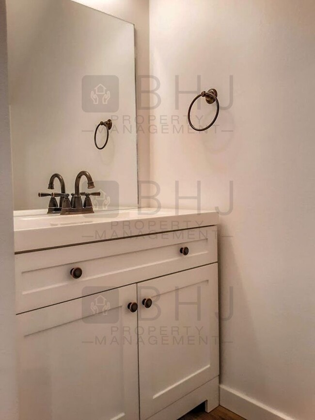 Photo - 2 BED/ 1.5 BATH TOWNHOME