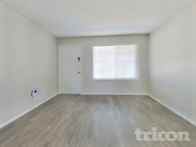 Photo - 313 W Nopal Pl