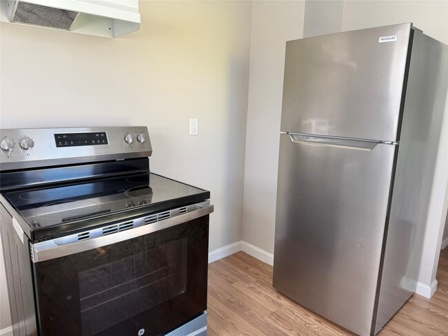 Photo - 3231 Holman St