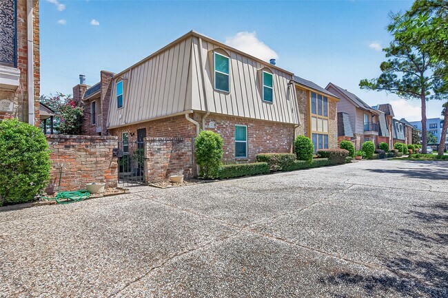 5524 Beverly Hill St Unit 2