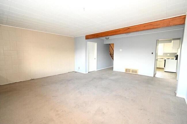 Photo - 3 bedroom in Prince George BC V2M 3B7