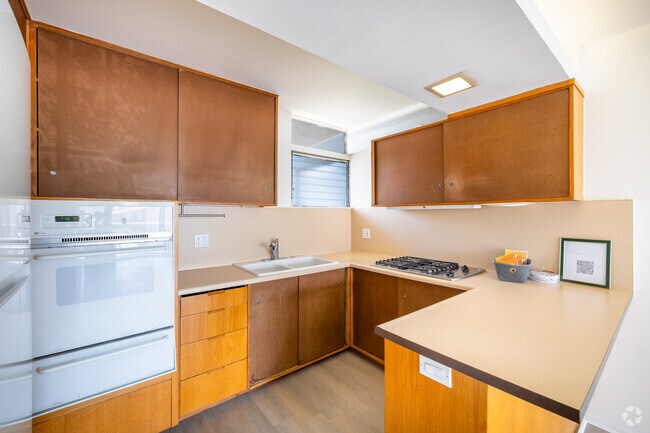 1BR, 1BA - 600SF - Kitchen - 6847 Radford Ave.